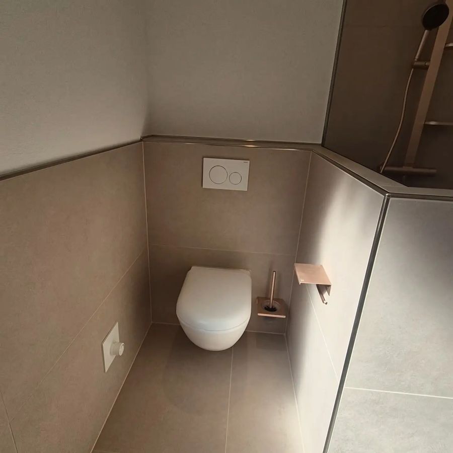 Von der Entkernung zur Walk-in-Dusche – Fertig