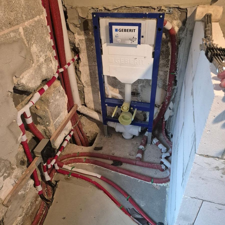 Von der Entkernung zur Walk-in-Dusche – Entkernung und Aufbau