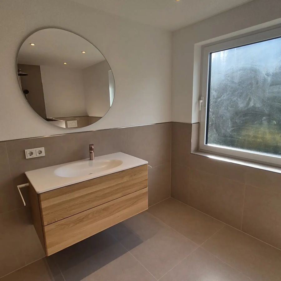 Von der Entkernung zur Walk-in-Dusche – Fertig