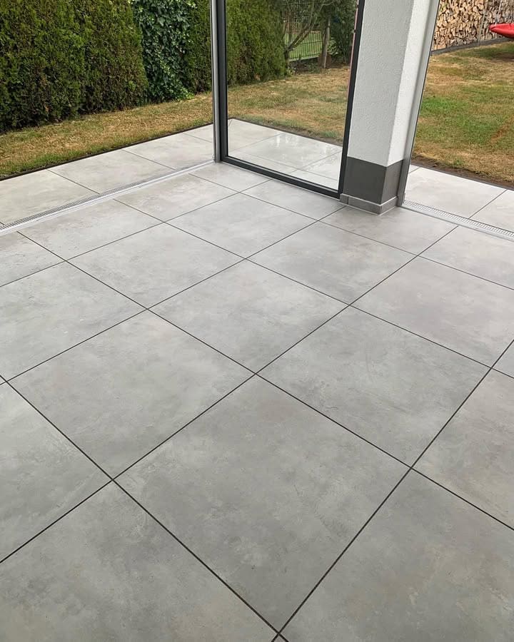 Großformatige Platten mit schmaler Fuge